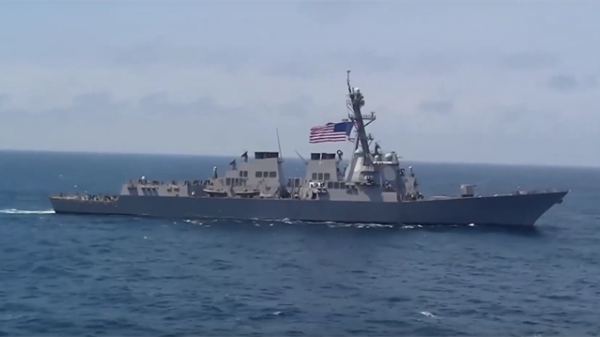 [Video] Tàu tên lửa Mỹ hoàn tất tuần tra quanh đảo bị Trung Quốc tôn tạo trái phép