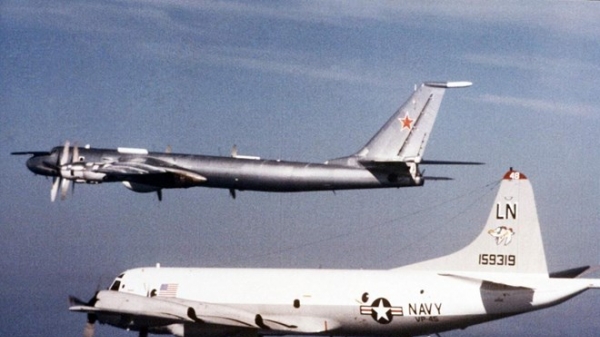 Máy bay chống ngầm Nga áp sát tàu sân bay Mỹ đầy nguy hiểm