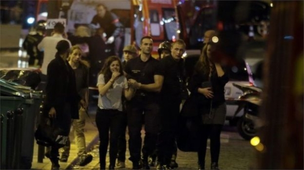 Paris bị khủng bố liên hoàn, cả châu Âu và thế giới rúng động