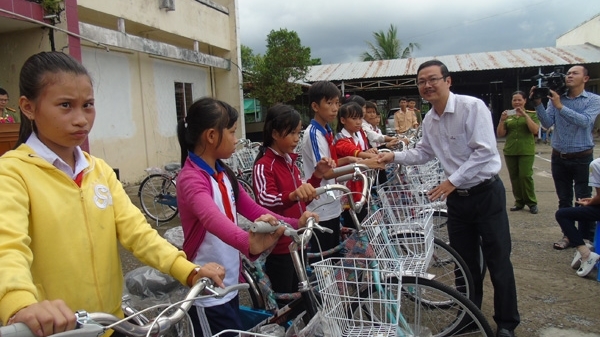 Hướng tới kỷ niệm 70 năm Báo NNVN: Khởi động trao 100 xe đạp tại Sóc Trăng