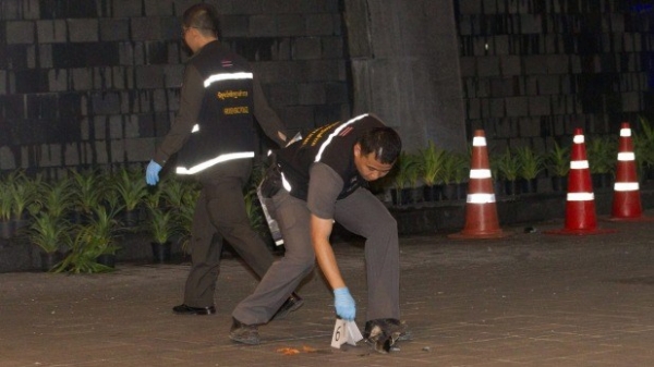 Trung tâm Bangkok hú vía vì 2 quả bom tự chế phát nổ