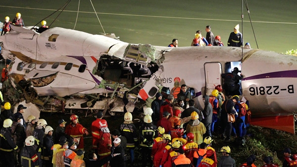 Mới chắc chắn 15 người thoát nạn vụ máy bay Đài Loan lao sông