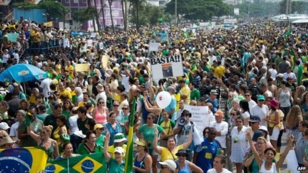 Hơn 1 triệu người biểu tình phản đối Tổng thống Brazil