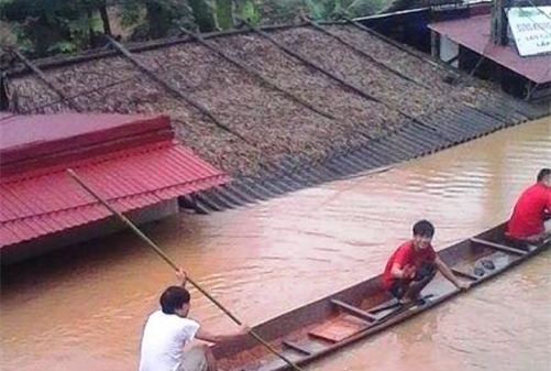 Thanh Hóa: Hàng chục hộ dân bị nước lũ cô lập