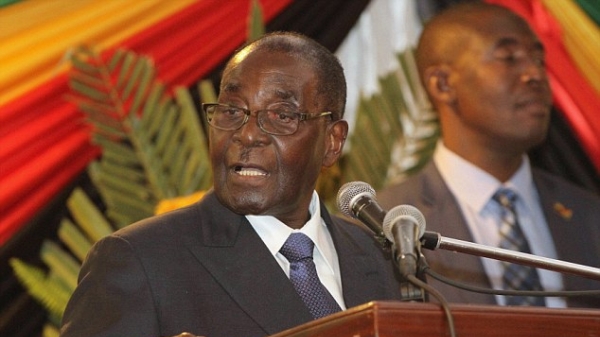 Tuổi 91 khiến Tổng thống Zimbabwe đãng trí đọc nhầm diễn văn trọn 25 phút