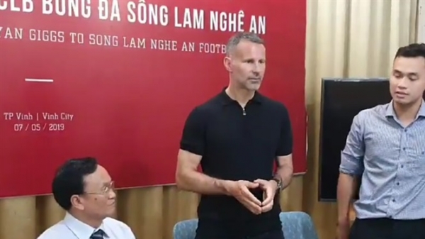 Danh thủ Ryan Giggs tham quan CLB Sông Lam Nghệ An