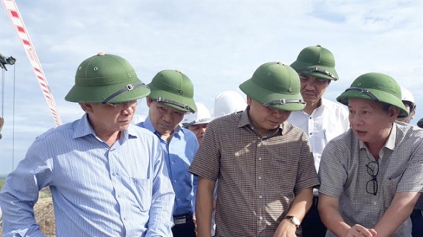 Thứ trưởng Nguyễn Hoàng Hiệp kiểm tra tiến độ 2 dự án thủy lợi trọng điểm