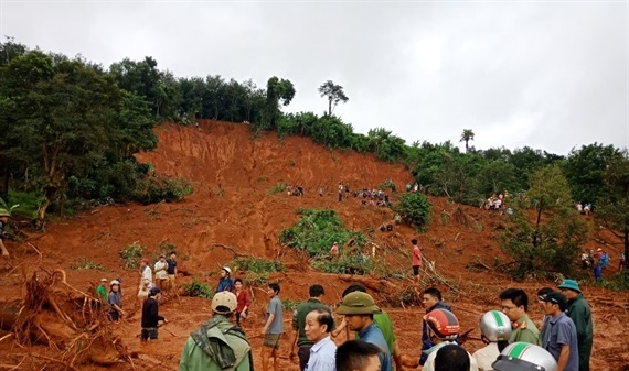 Đắk Nông: Gia đình 3 người bị đất sạt lở, vùi lấp