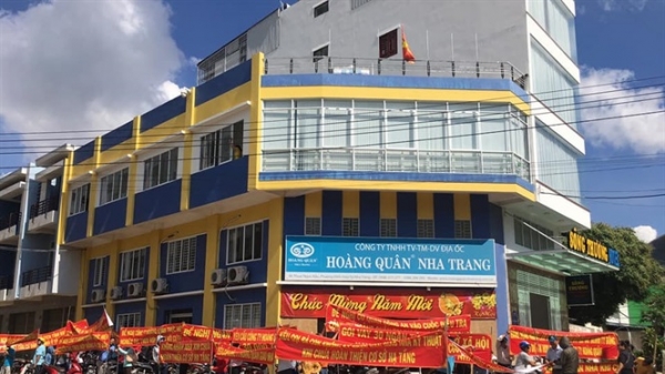 Khánh Hòa: Cư dân dự án nhà xã hội Hoàng Quân lại căng băng rôn đòi nhà