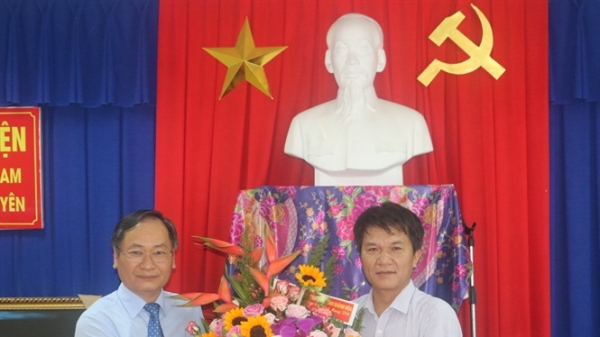 Lãnh đạo tỉnh Khánh Hòa thăm, chúc mừng Văn phòng đại diện Báo Nông nghiệp Việt Nam