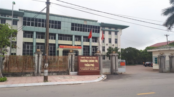 Cán bộ Trường Chính trị Hà Tĩnh mất chức vì đăng tin sai sự thật trên Facebook
