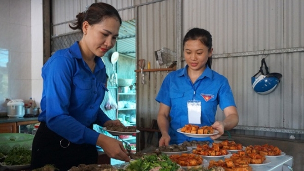Hà Tĩnh: Phục vụ cơm trưa miễn phí cho thí sinh
