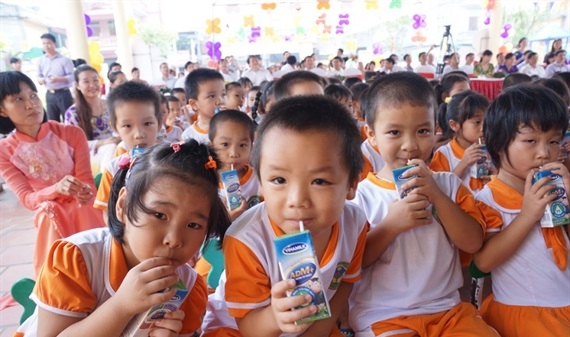 Vì sao Bộ Y tế chậm trễ hướng dẫn tiêu chuẩn sữa học đường?