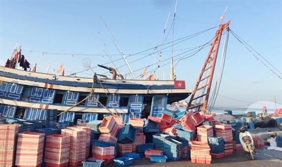 Quảng Bình: Ngộ độc khí trên tàu cá,1 người chết, 4 người nguy kịch