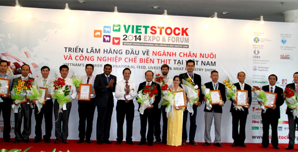 Trang trại bò sữa xuất sắc nhất Việt Nam năm 2014