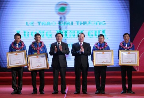 Bốn thanh niên nông thôn nhận bằng khen của Thủ tướng