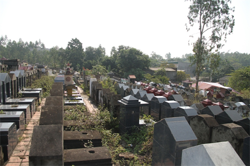 Sống khổ ở nghĩa trang TP Vĩnh Yên