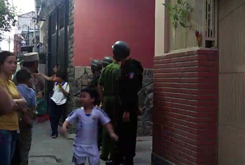Trăm cảnh sát bao vây nhà đàn em trùm xã hội đen ở Sài Gòn