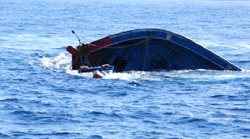 Sóng lớn đánh chìm tàu cá Thanh Hóa, 7 ngư dân đang mất tích