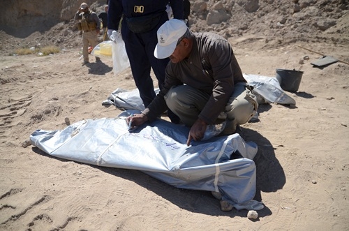 Iraq phát hiện mộ chôn 1.700 binh sĩ bị IS sát hại