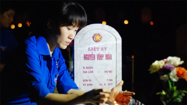 Dâng nến tri ân trên 6 vạn mộ liệt sĩ tại Quảng Trị