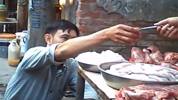 [Video] 'Mật mã' mua tim lợn 50.000 đồng/kg ở chợ dân sinh