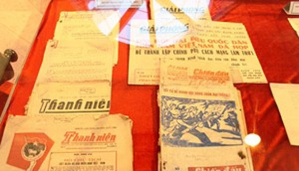 Tiếp nhận nhiều hiện vật quý về Báo chí Cách mạng Việt Nam