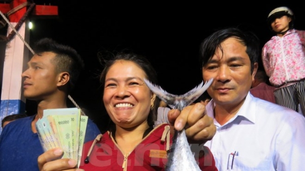 Ngư dân Quảng Bình vui mừng được chứng thực hải sản an toàn