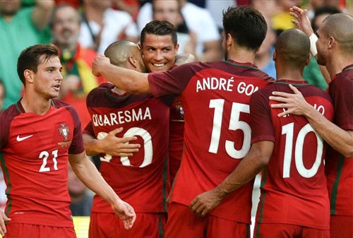 Ronaldo lập cú đúp trong ngày tái xuất, Bồ Đào Nha thị uy trước Euro