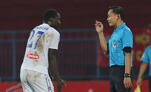 Trưởng ban trọng tài: ‘Không thể nói đội bóng của Công Vinh bị cướp penalty’
