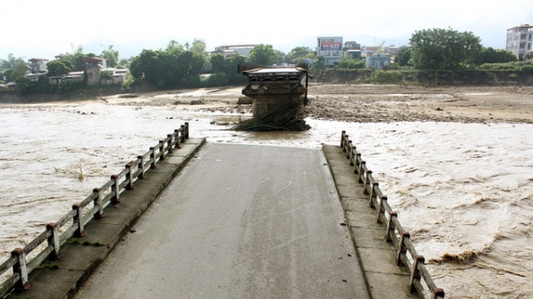 Vụ sập cầu Thia - Yên Bái: Tìm thấy một thi thể ở Phú Thọ