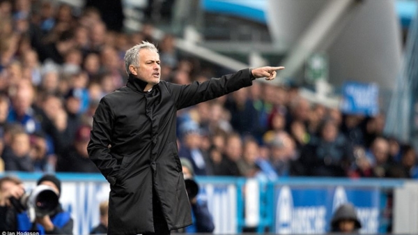 HLV Mourinho bị chỉ trích sau thất bại sốc của MU
