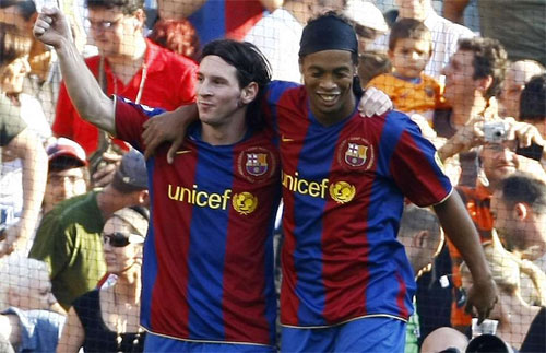 Ronaldinho: 'Nếu Messi quyết định rời Barca, tôi sẽ ủng hộ'