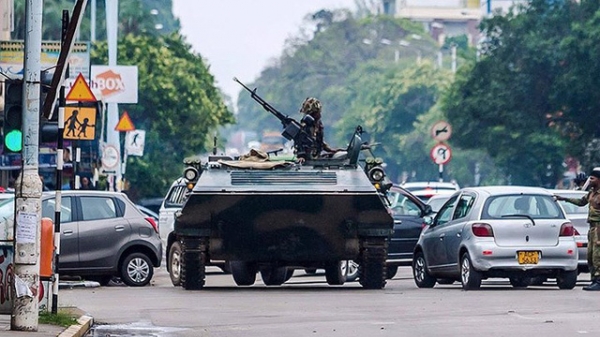 Hình ảnh quân đội Zimbabwe “tạo phản” chống lại Tổng thống Mugabe
