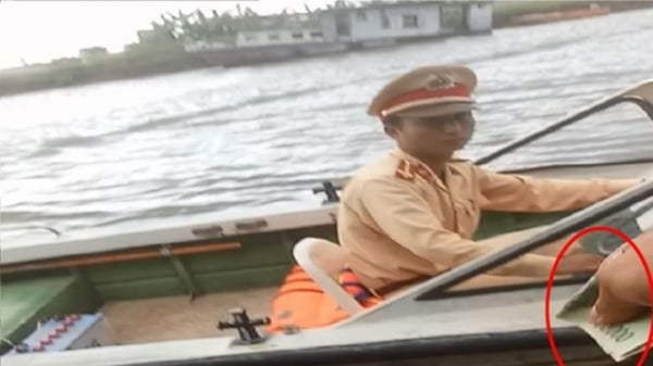 Ninh Bình: Đình chỉ 2 chiến sỹ CSGT nghi nhận mãi lộ trên sông