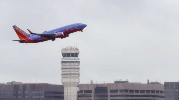 3 sân bay Mỹ tê liệt vì mùi lạ