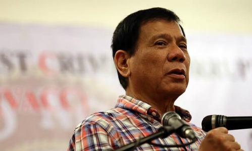 Tổng thống Philippines hứa từ chức nếu con tham nhũng