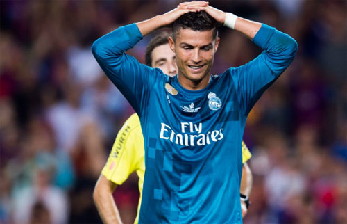 Thầy phù thủy khuyên Ronaldo giải lời nguyền vì vắng mặt tại lễ tang cha