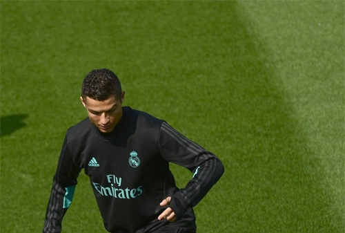 Thầy trò Zidane đồng loạt mong Ronaldo trở lại