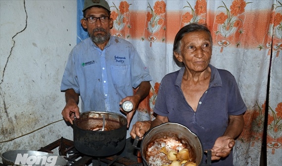Cận cảnh từ nhà vách đất ở thôn quê đến khu ổ chuột trên phố Venezuela