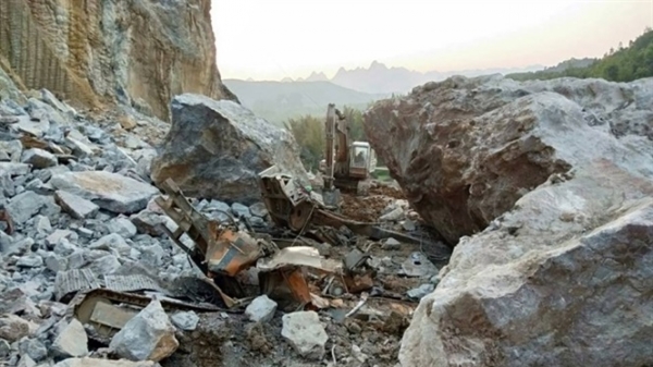 Tai nạn tại mỏ đá Phja Viềng, 2 người lái máy xúc tử vong