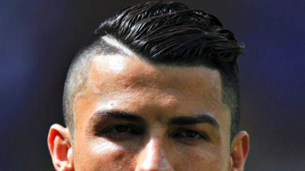 C.Ronaldo bất ngờ khoe thành tích đầu tư... làm tóc cùng bạn gái