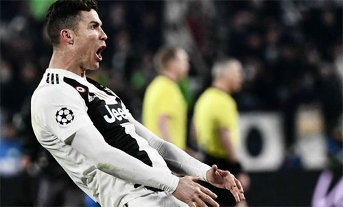 UEFA buộc tội Ronaldo, có thể phạt treo giò
