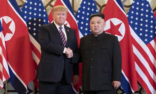 Trump rút lệnh trừng phạt mới với Triều Tiên vì quý mến Kim Jong-un
