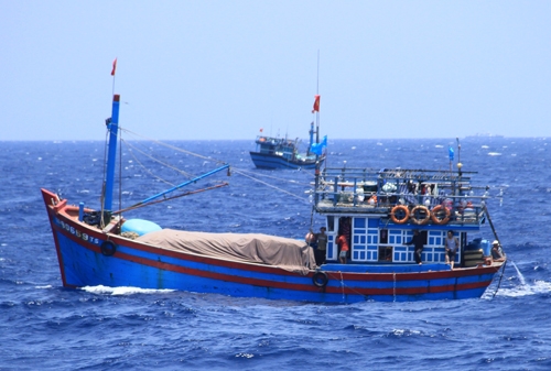 Tàu cá Việt Nam bị tàu Trung Quốc đâm chìm ở Hoàng Sa