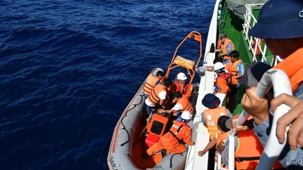 6 ngư dân gặp nạn trên biển được cứu kịp thời
