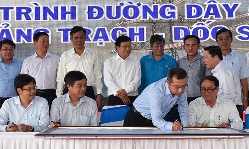 Phó Thủ tướng Trịnh Đình Dũng dự lễ phát động thi đua liên kết các dự án đường dây 500kV
