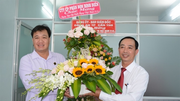 Nhiều cơ quan, đơn vị chúc mừng Văn phòng Báo Nông nghiệp Việt Nam tại ĐBSCL