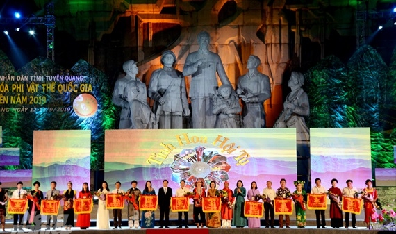 Tuyên Quang: Cả vạn người đổ về xem trình diễn di sản văn hóa phi vật thể