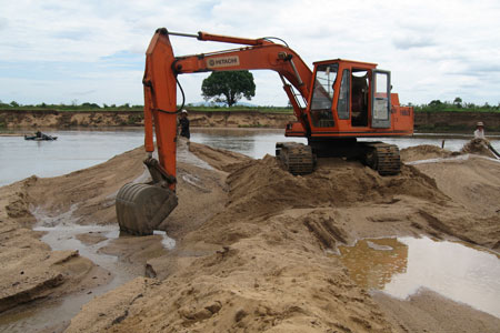 Lâm Đồng: Bị phạt do khai thác cát ngoài ranh giới